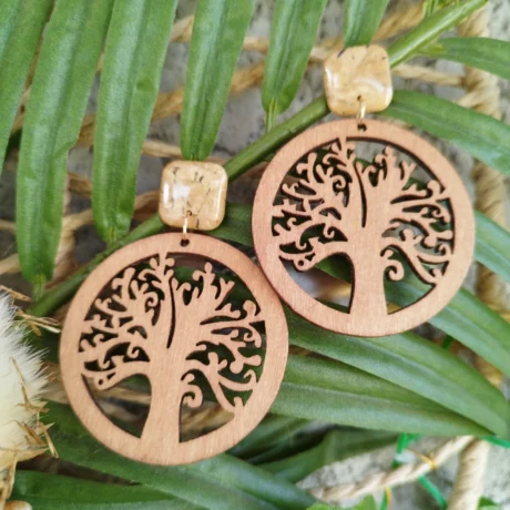 Boucles d'oreilles en pâte polymère et arbre de vie en bois