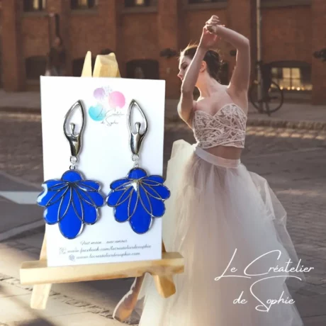 Boucles d'oreilles danseuse polymère bleu roi