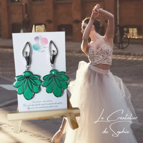 Boucles d'oreilles danseuse polymère vert d'eau