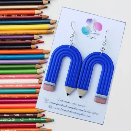 Boucles d'oreilles en forme de crayon bleu-roi crochet argenté - idée cadeau maîtresse