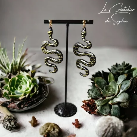 Boucles d'oreilles serpent noir et feuille d'or